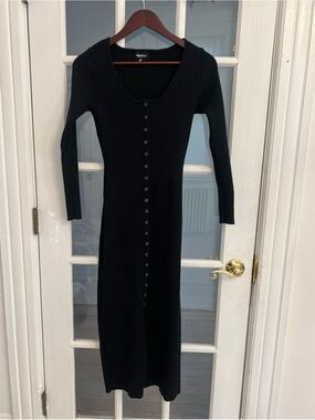 4si3nna ruched maxi dress 30 Best Nuuly Dresses for Wedding Guests